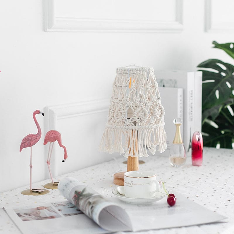 FeatherGlow Table Lamp – Luxe Tafellamp met Vereenvoudigd Design