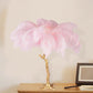 FeatherLuxe - Artistieke Veer Tafellamp in Roze en Goud