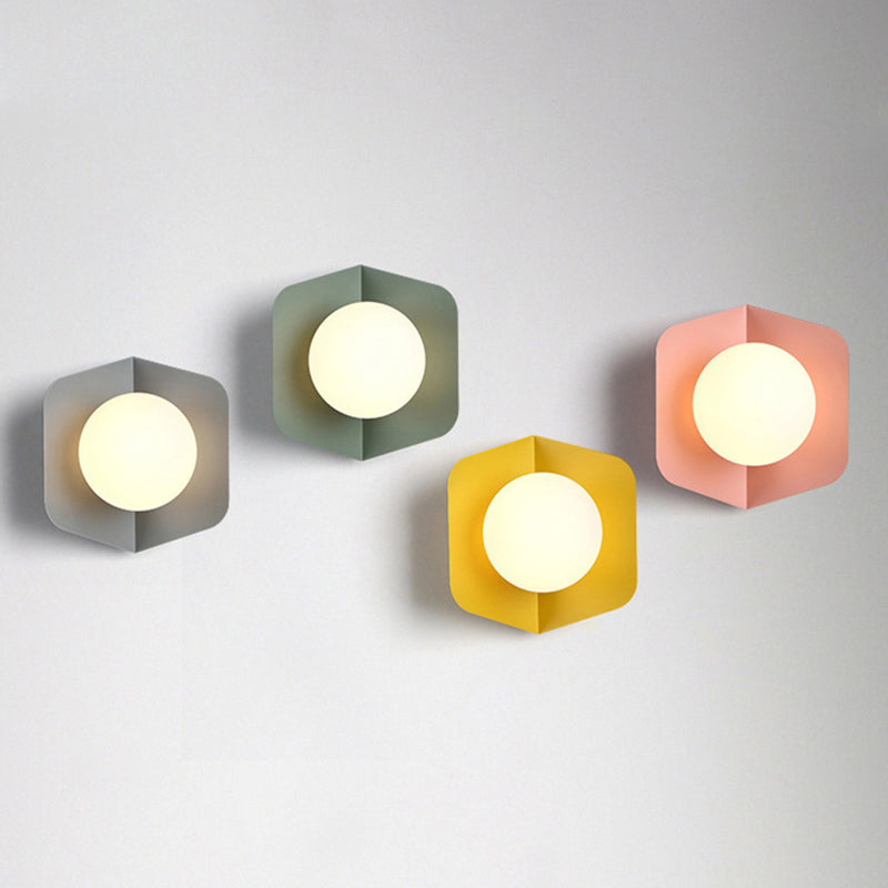 Macaroon – Moderne Muurlamp met Glazen Kap