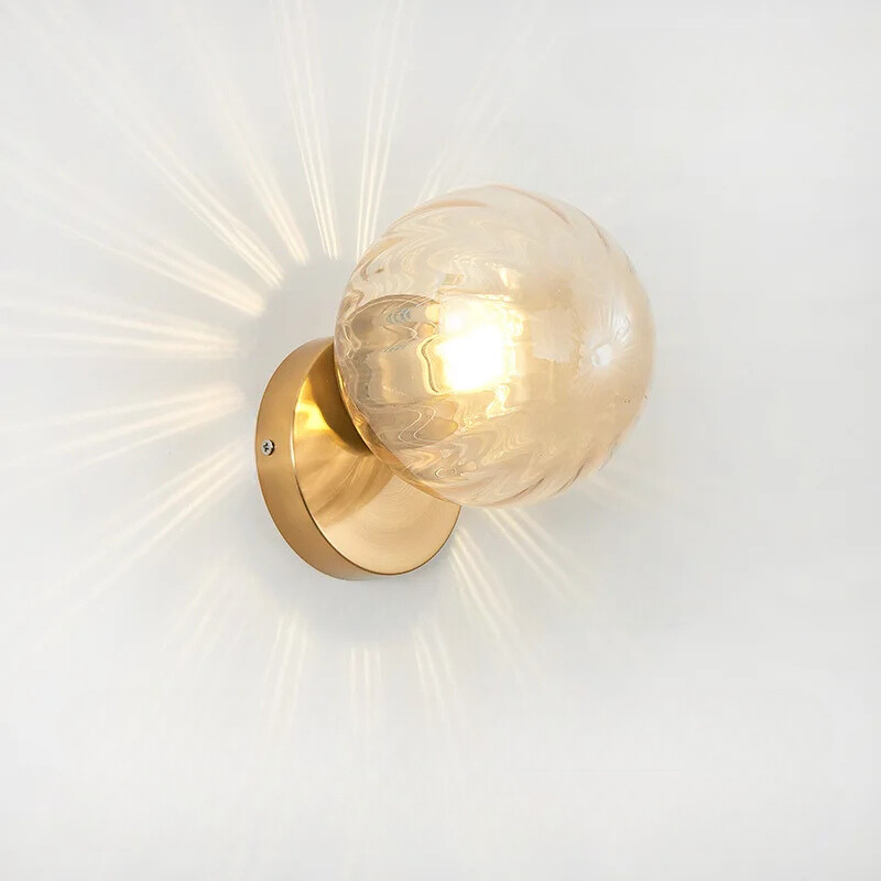 LuxeGlow - Stijlvolle Gouden Wandlamp met Glazen Bol