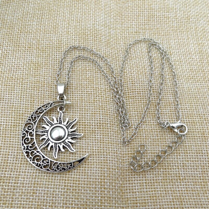 Betoverende Vintage Zon- en Maanketting | Twee In één: Dubbele Betekenis in Eén Prachtige Ketting!