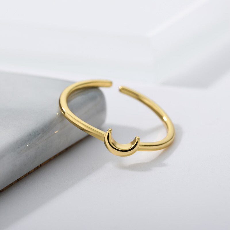 Nova – Strakke Halvemaan Ring voor Sieraden