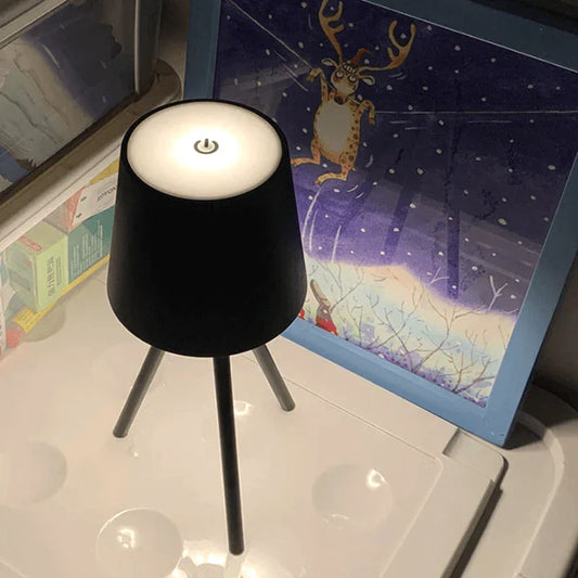 Nordic Driepoot Tafellamp - Stijlvolle Draadloze LED Nachtlamp