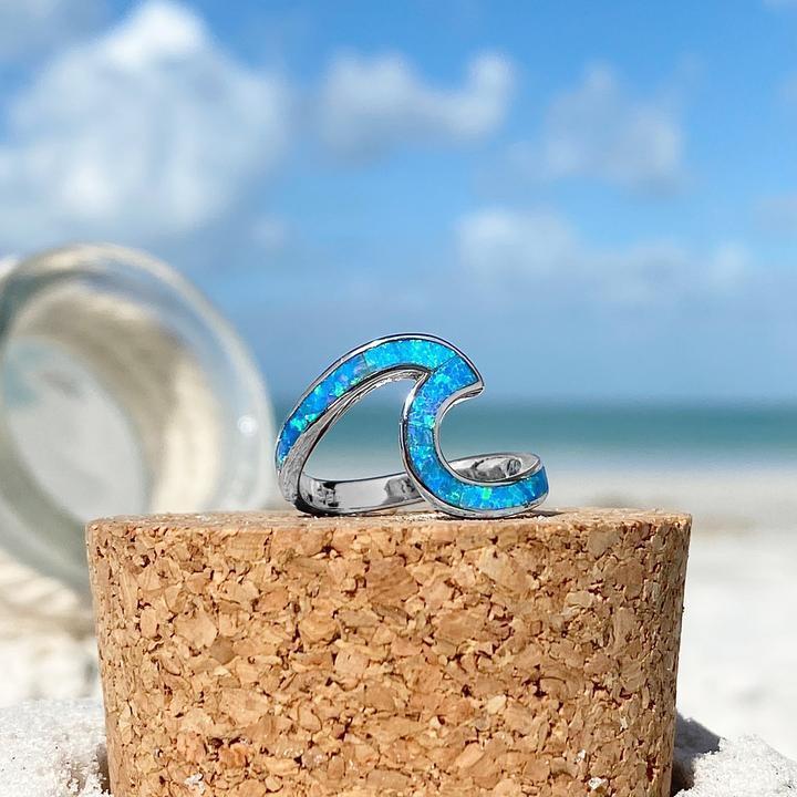 Elegant Ondina Silver Sea Wave Ring