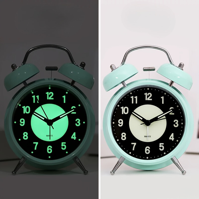 GlowClock – Moderne Stille Verlichte Metalen Wekker