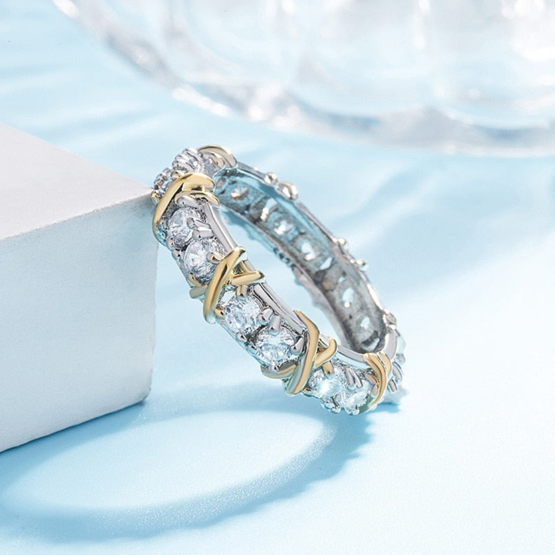 Auryn Ring - Elegante Platina Kruis Sieraad