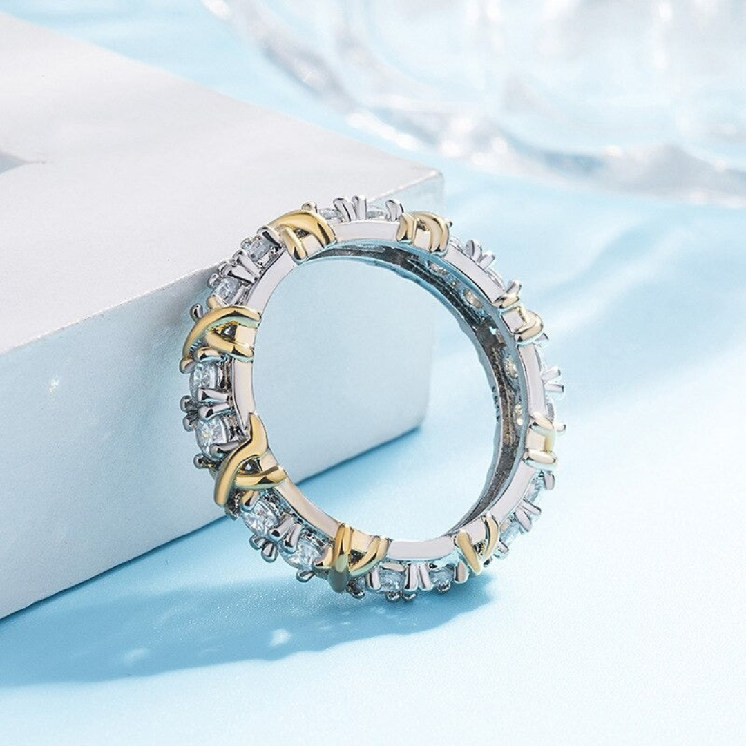 Auryn Ring - Elegante Platina Kruis Sieraad
