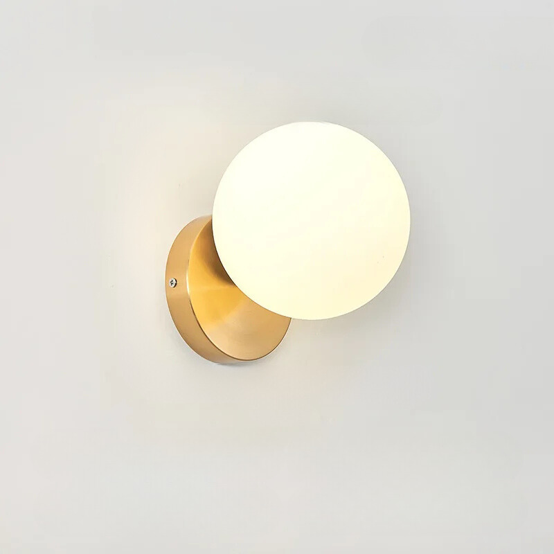 LuxeGlow - Stijlvolle Gouden Wandlamp met Glazen Bol