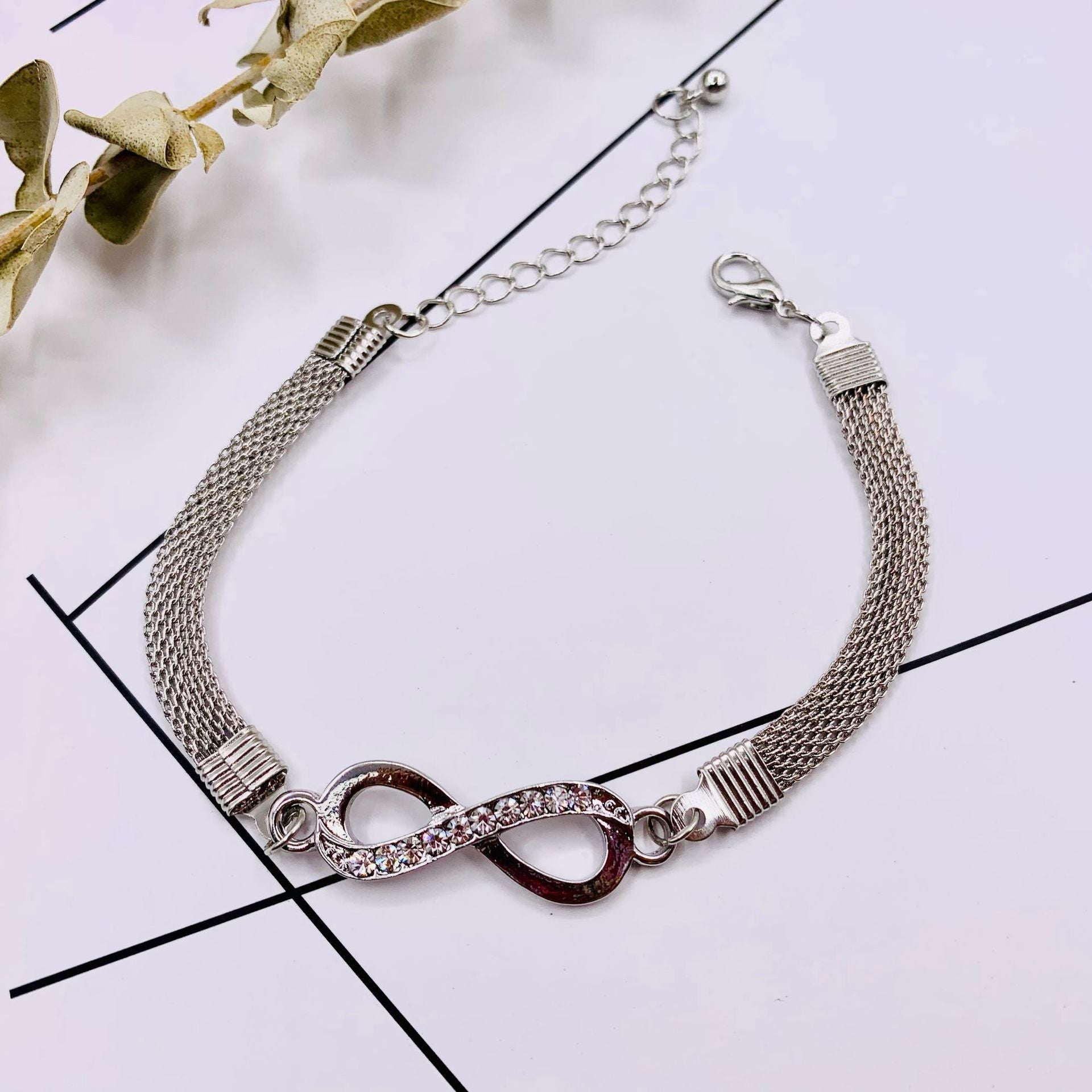 Chic Infinity Bracelet for Timeless Elegance