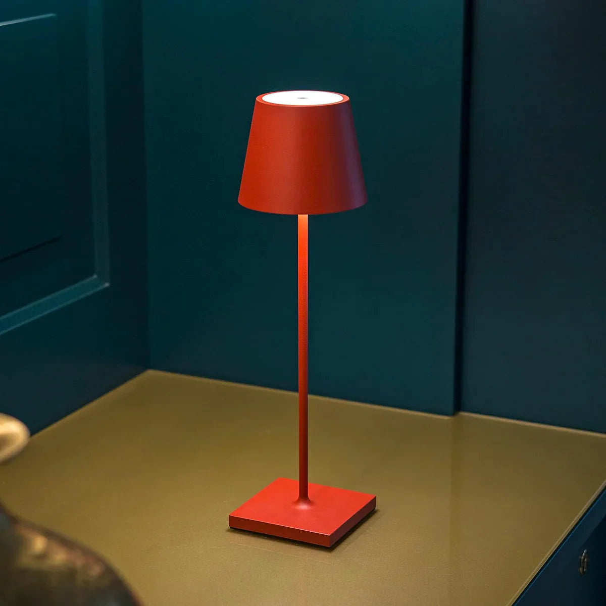 LumiLuxe - Elegante Tafellamp met Draadloze Oplaadfunctie