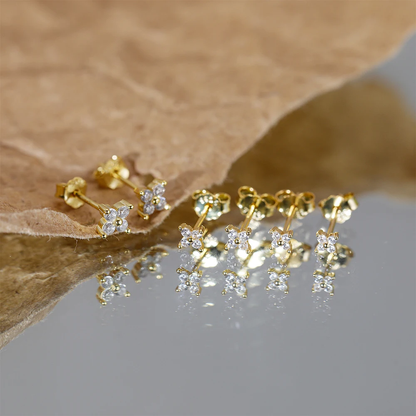 Sophie Studs – Elegante Bloemen Oorbellen