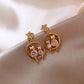 Elegante Gouden Kattenoorbellen met Sprankelende Zirkonia - Feline Glamour