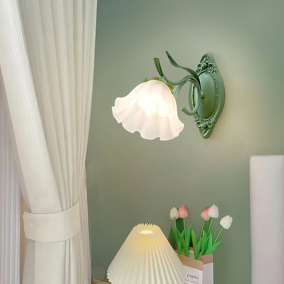 LilyGlow Wandlamp - Elegante Natuur Geïnspireerde Verlichting