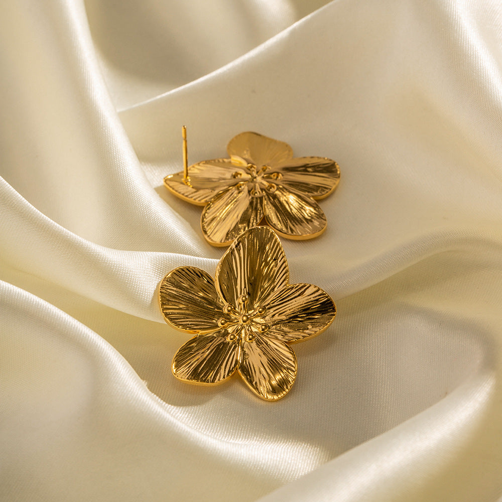 Elara Earrings - Elegante Bloemenontwerp in Goud