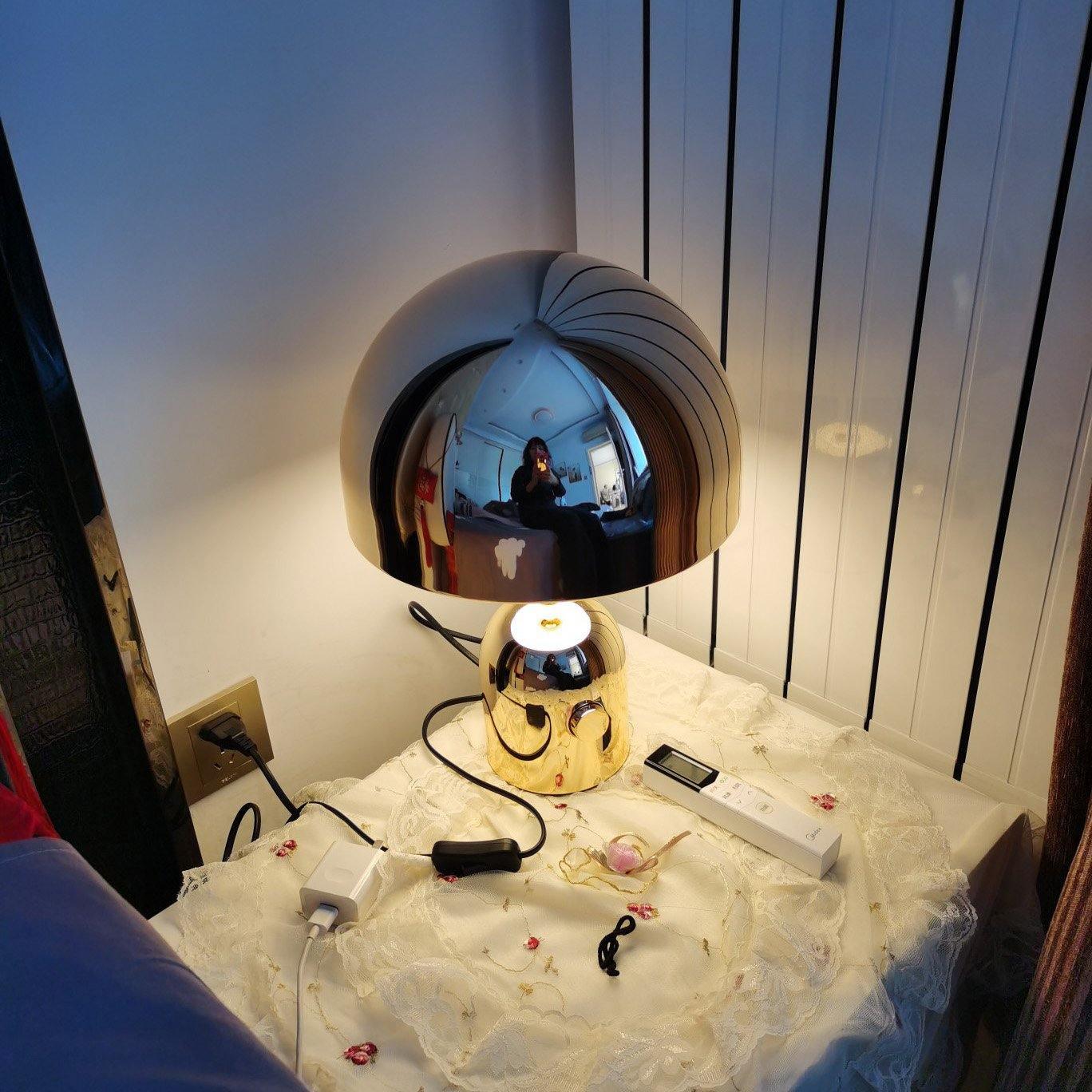 ChimeGlow Lamp - Klokvormige Elegantie voor Thuis
