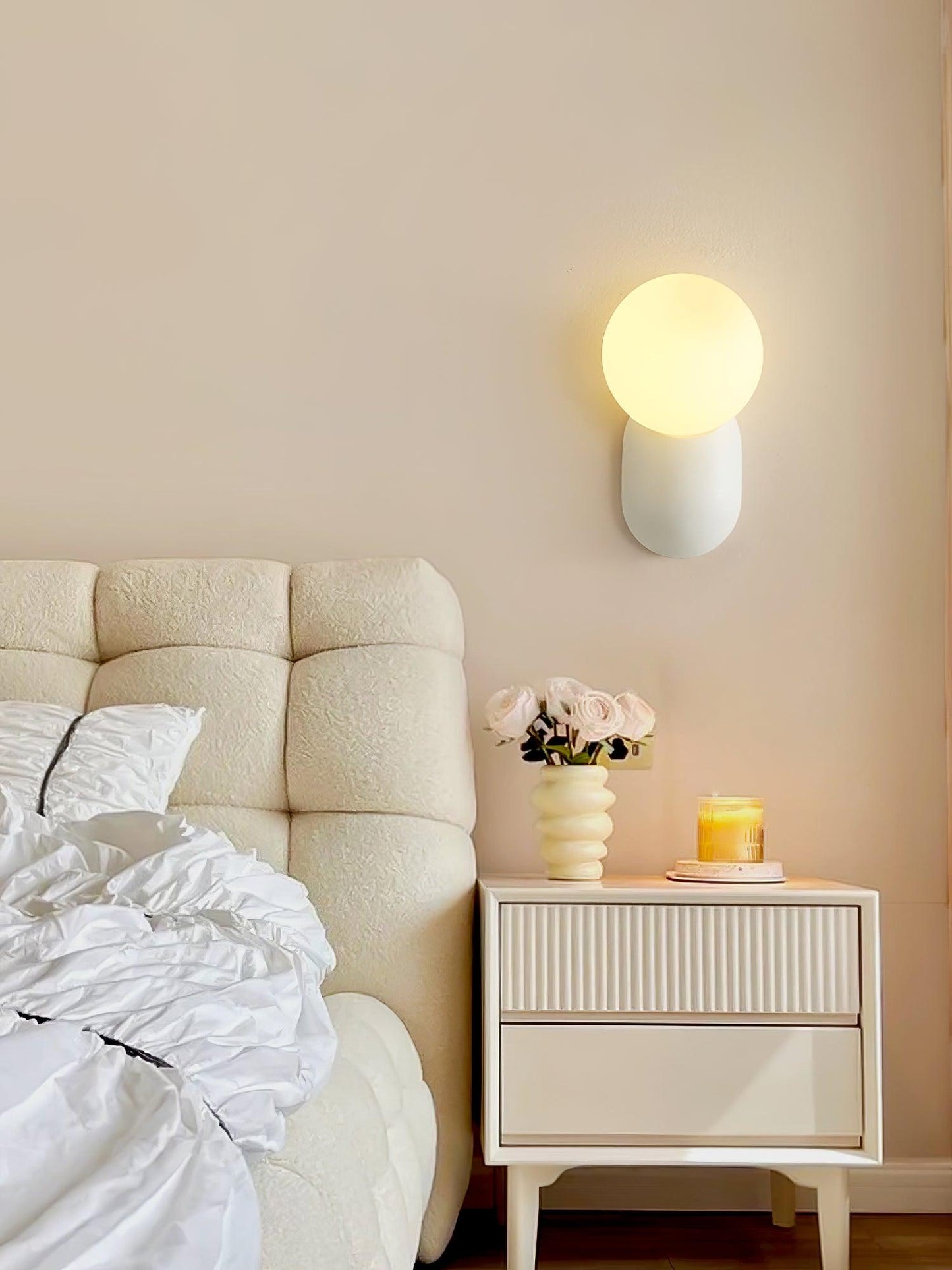ChicGlow Resin Wandlamp – Elegantie en Energiezuinigheid in Één