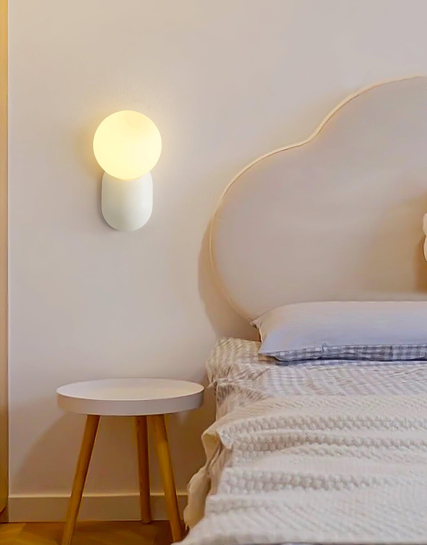 ChicGlow Resin Wandlamp – Elegantie en Energiezuinigheid in Één