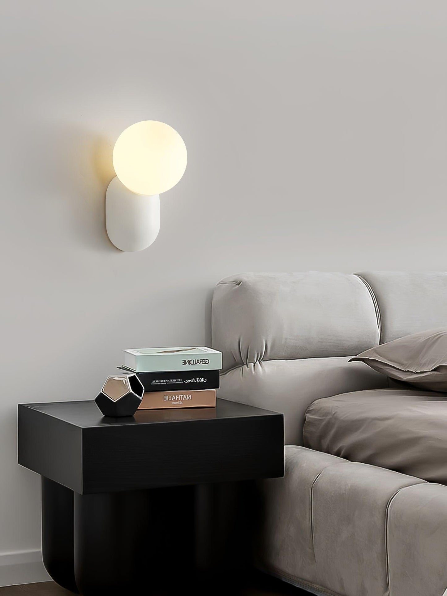 ChicGlow Resin Wandlamp – Elegantie en Energiezuinigheid in Één