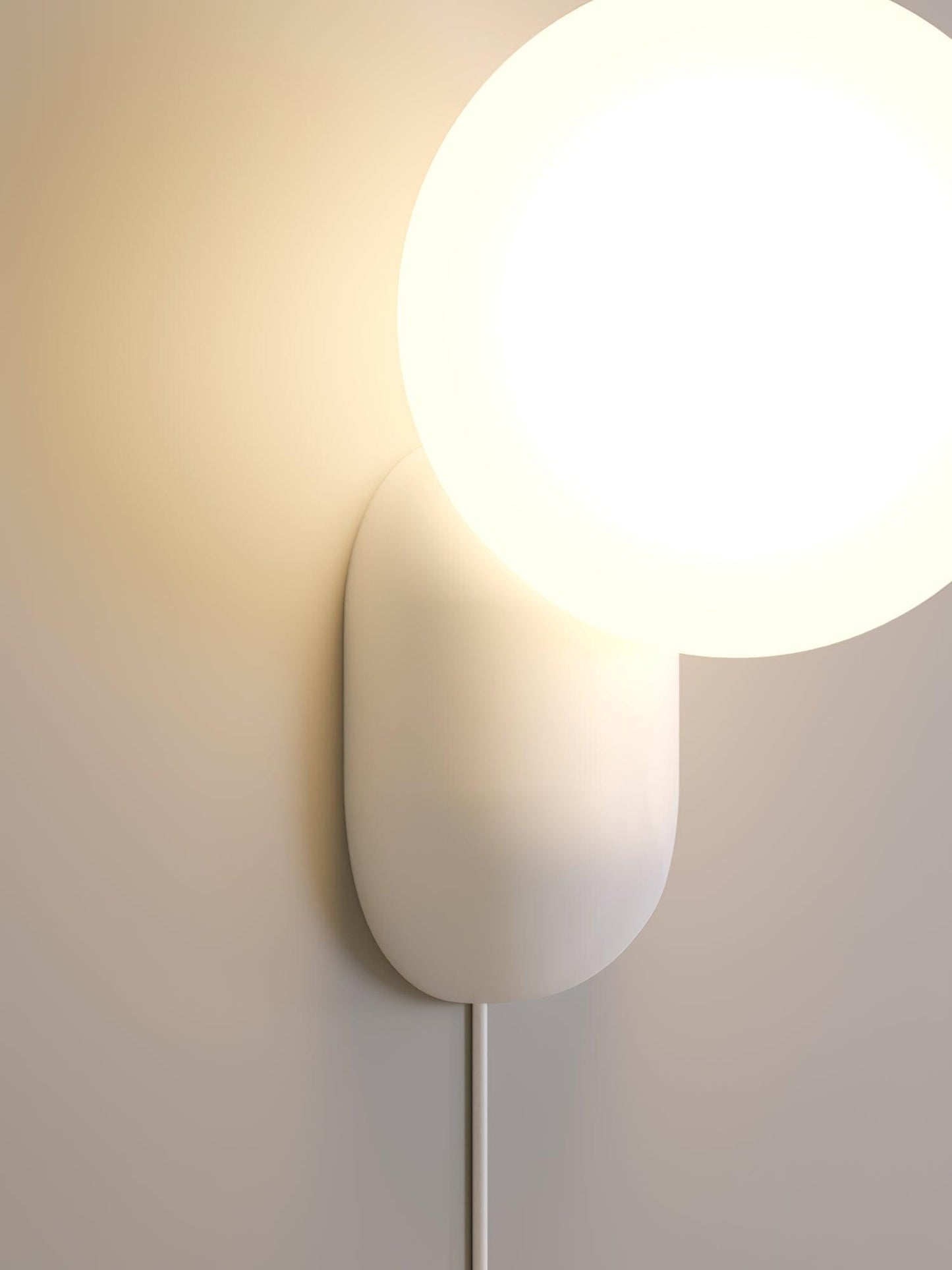 ChicGlow Resin Wandlamp – Elegantie en Energiezuinigheid in Één