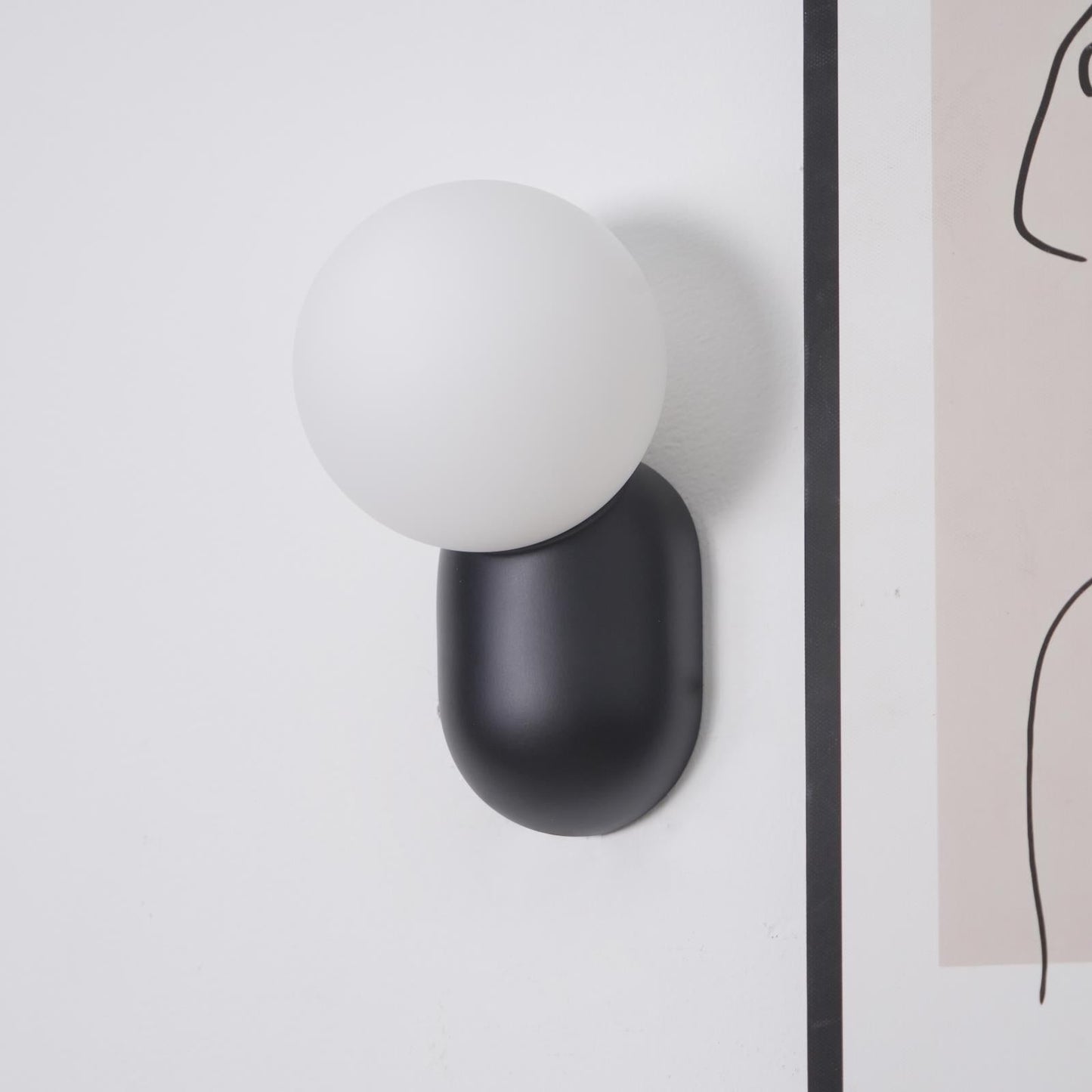 ChicGlow Resin Wandlamp – Elegantie en Energiezuinigheid in Één
