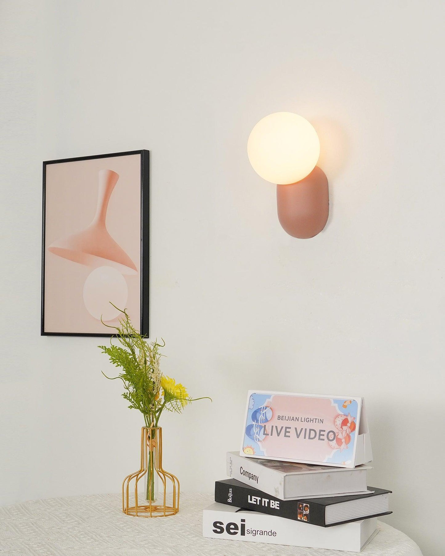ChicGlow Resin Wandlamp – Elegantie en Energiezuinigheid in Één