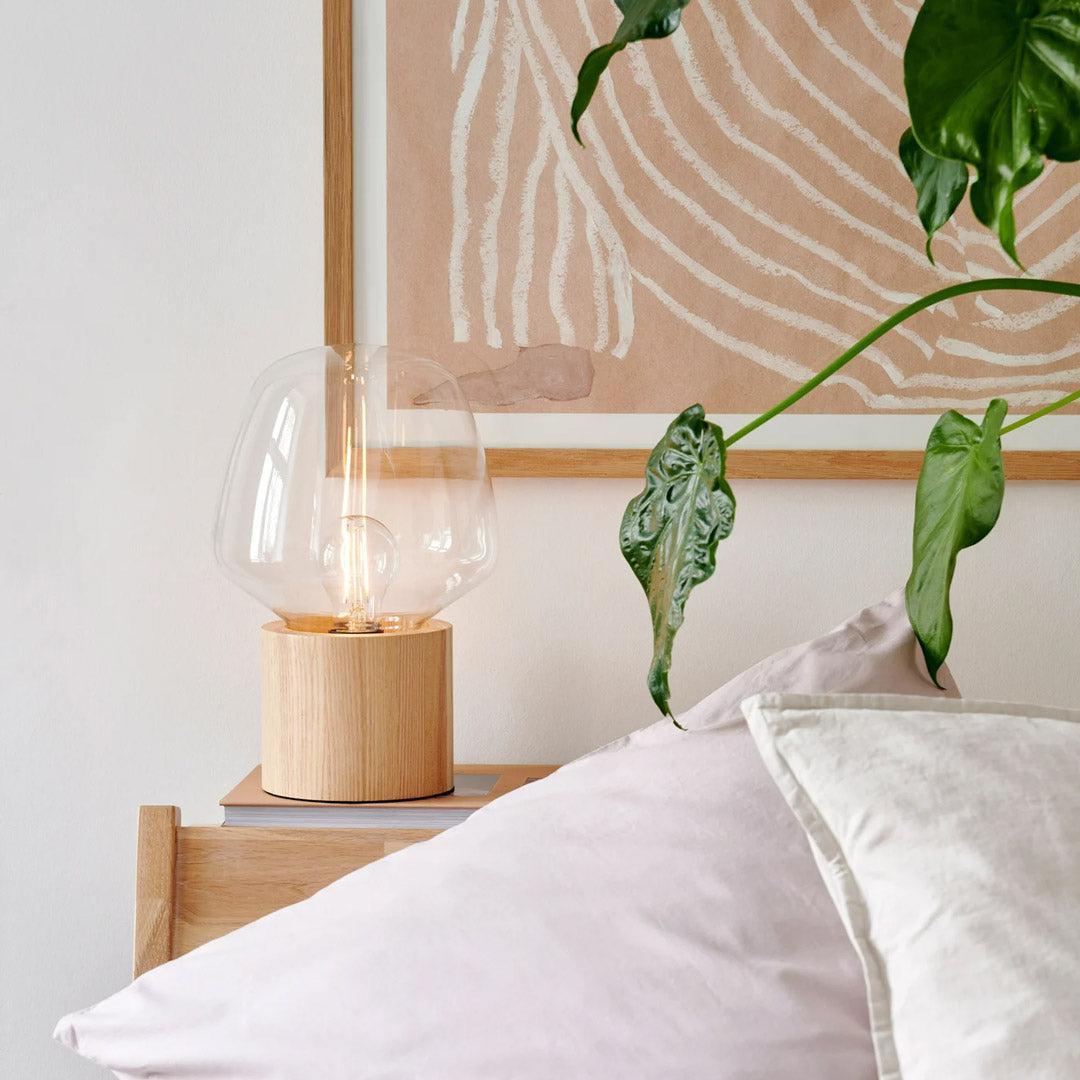 Elegant Houten Lamp met Glazen Bol – Stijlvolle Aanwinst voor Elk Interieur