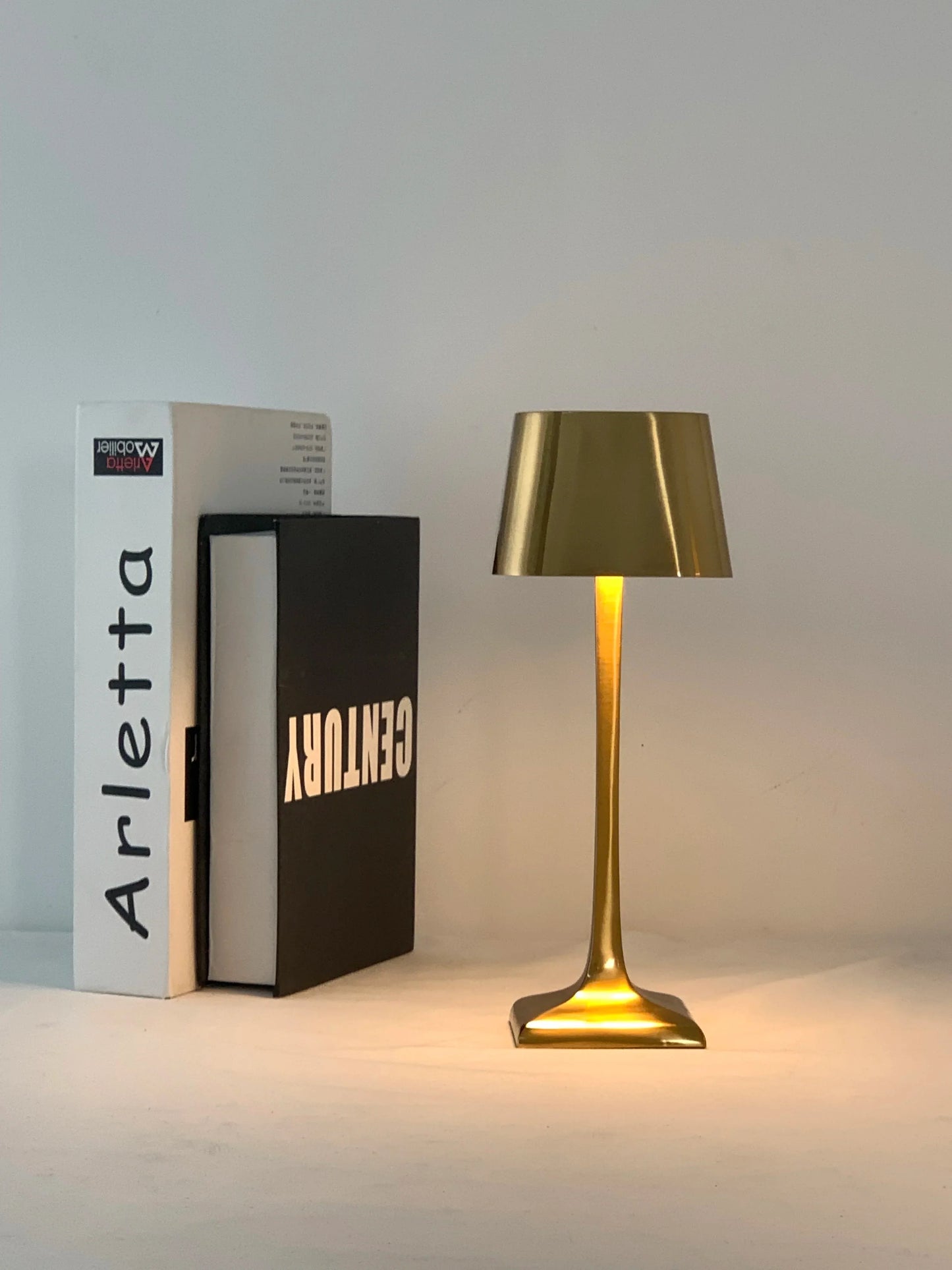 Seraphine Lumière - Draadloze Oplaadbare LED USB Vierkante Tafellamp