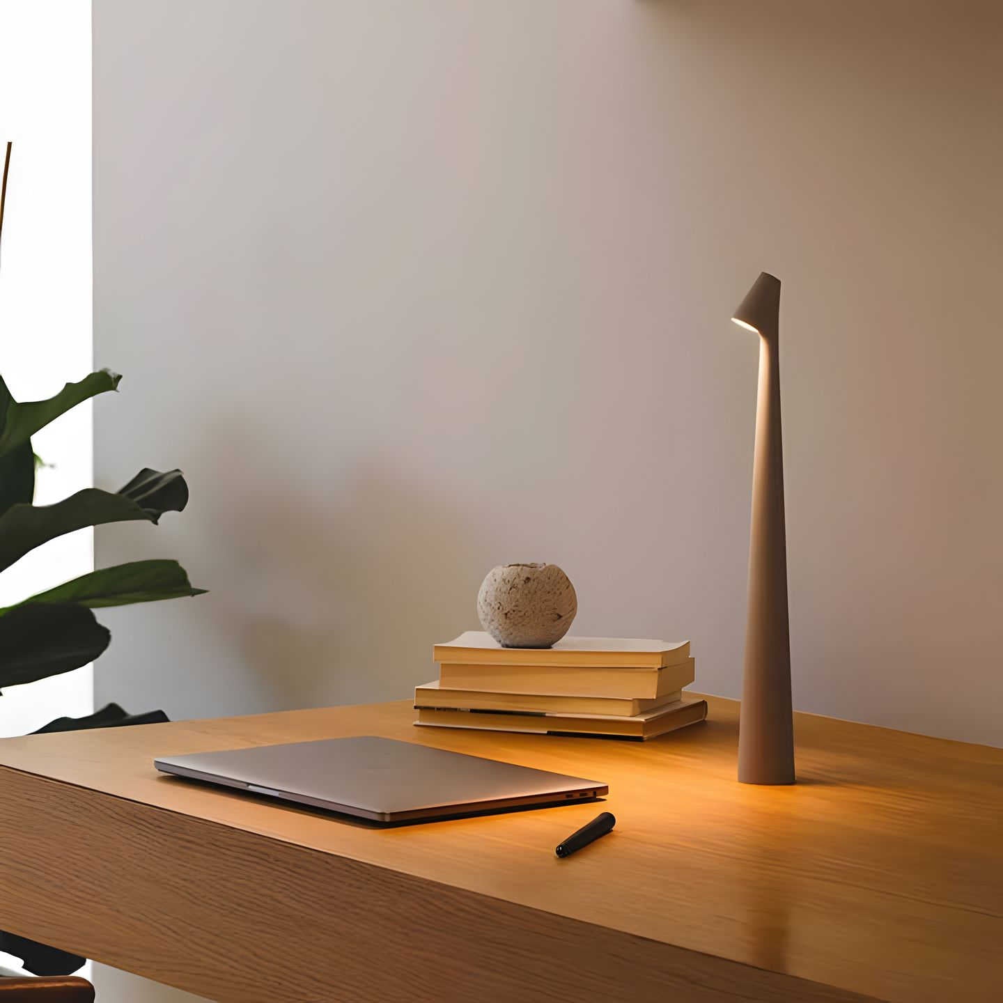 LunaSlim – Elegante Draadloze Tafellamp met Verstelbare Verlichting