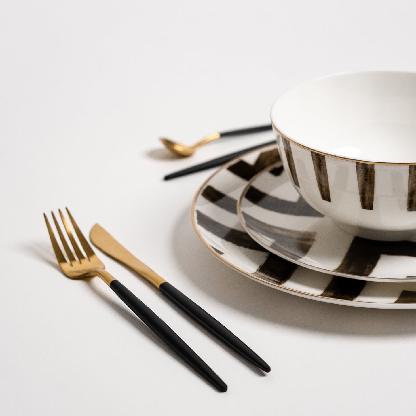 DaviSet – Luxe Zwarte Bordenset van Beenderporselein