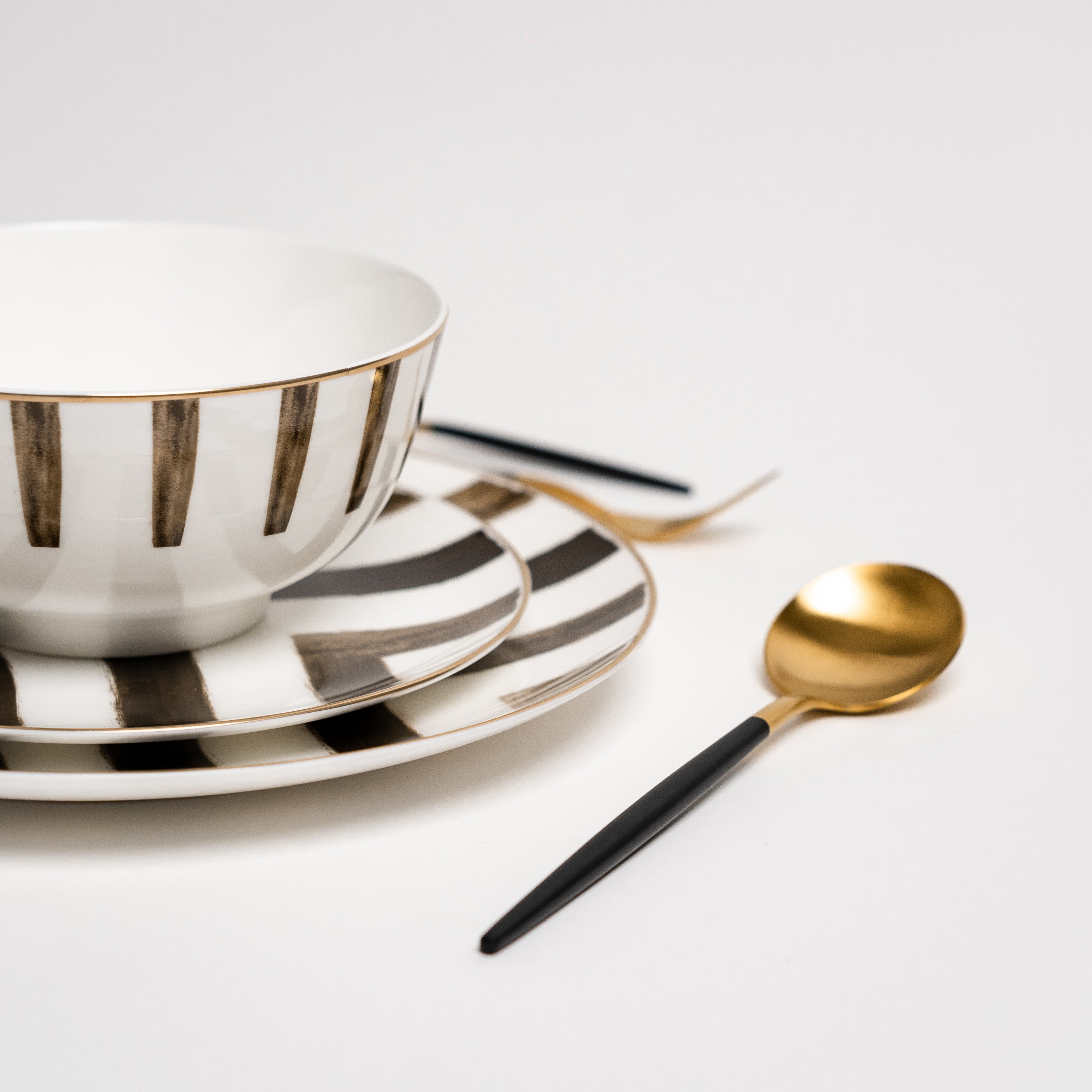 DaviSet – Luxe Zwarte Bordenset van Beenderporselein