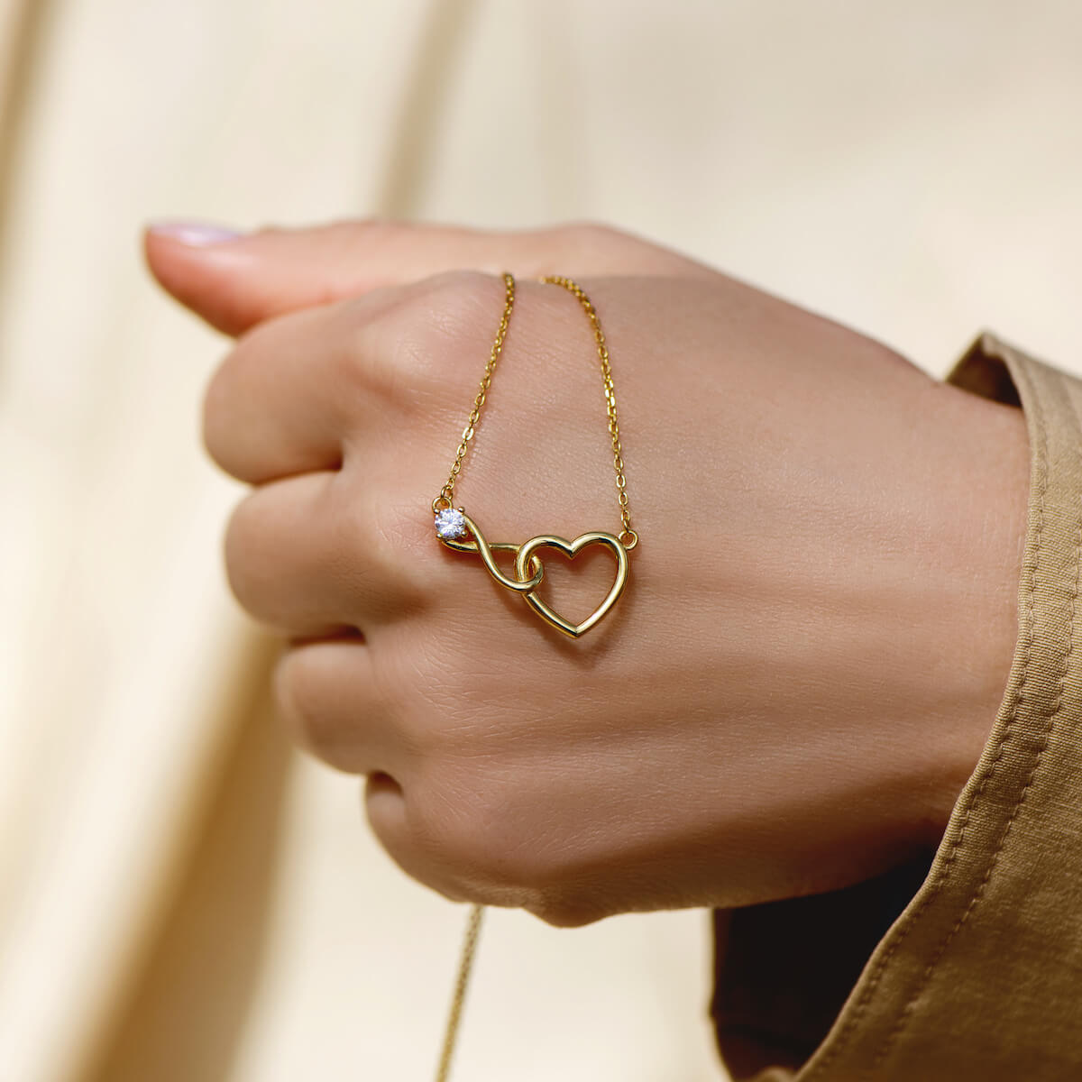 HeartBond Necklace – Tijdloos Sieraad van Verbonden Liefde