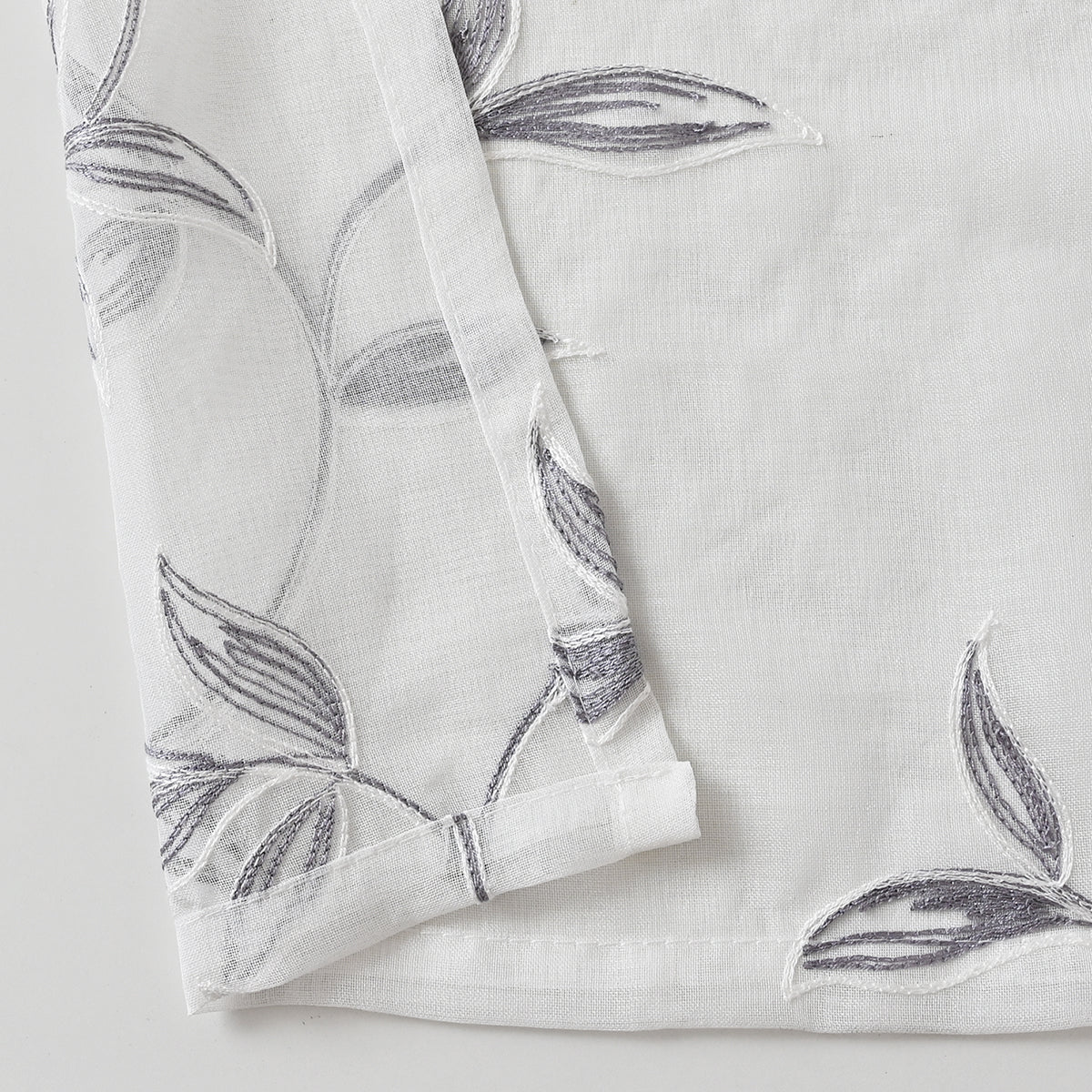 NatureGlow Curtains - Luxe Verduisterende Gordijnen met Bloemenmotief