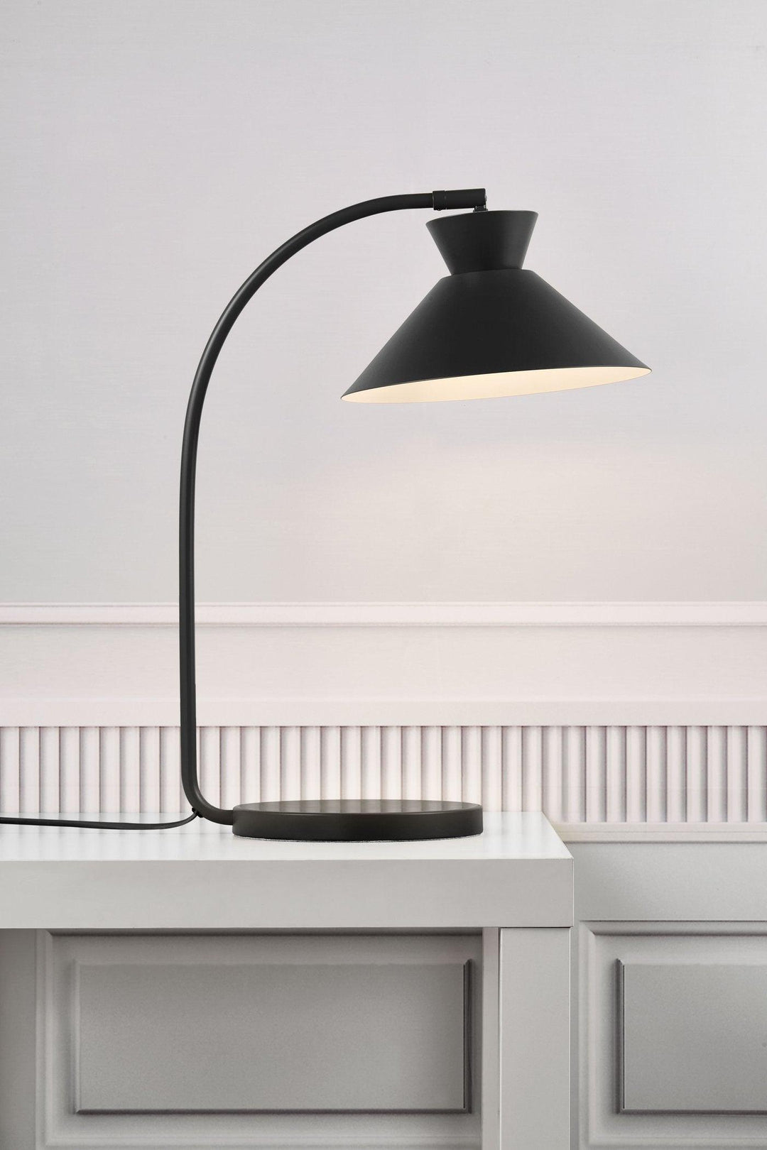 Elegante Retro Lamp -  voor een Stijlvolle Interieurtransformatie