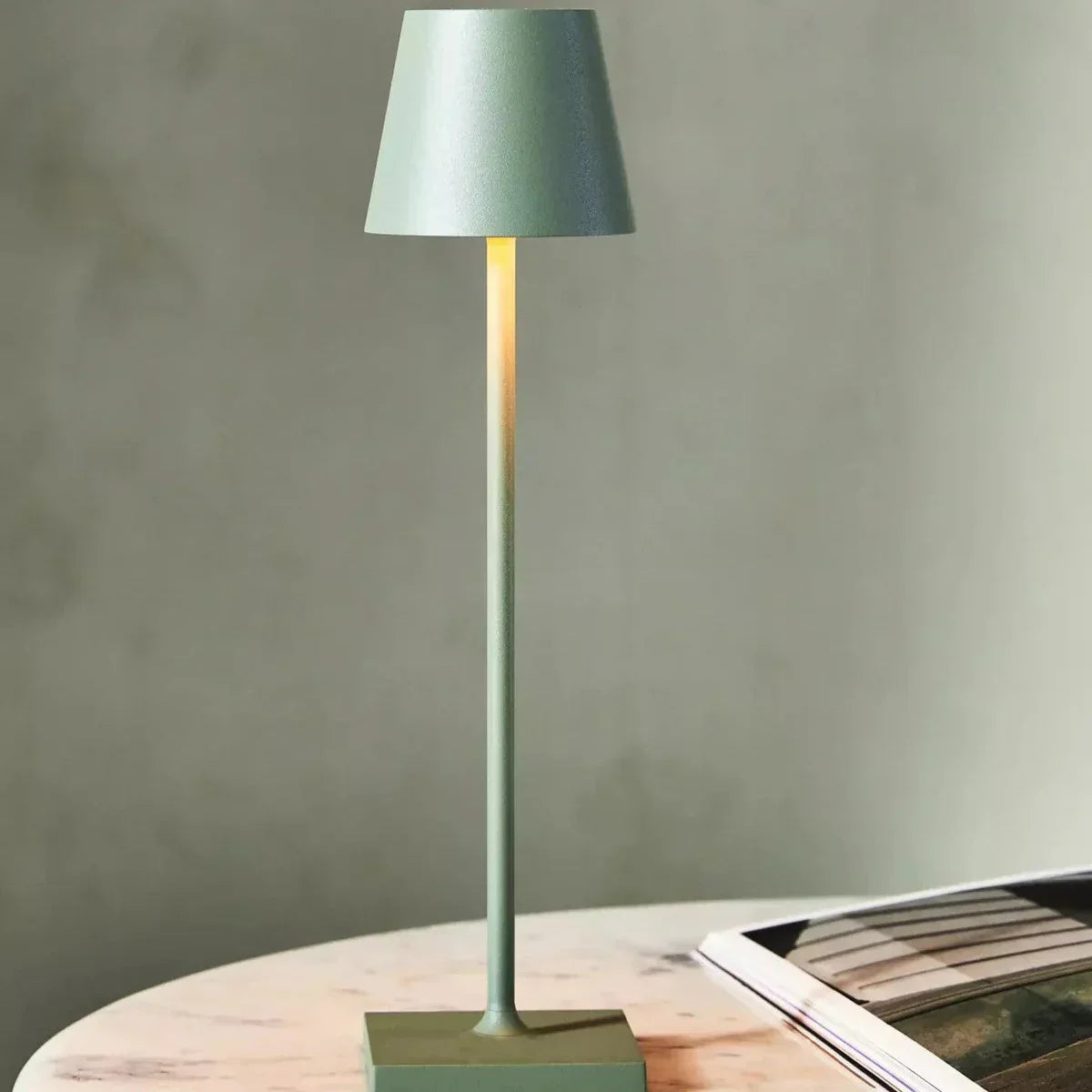LumiLuxe - Elegante Tafellamp met Draadloze Oplaadfunctie
