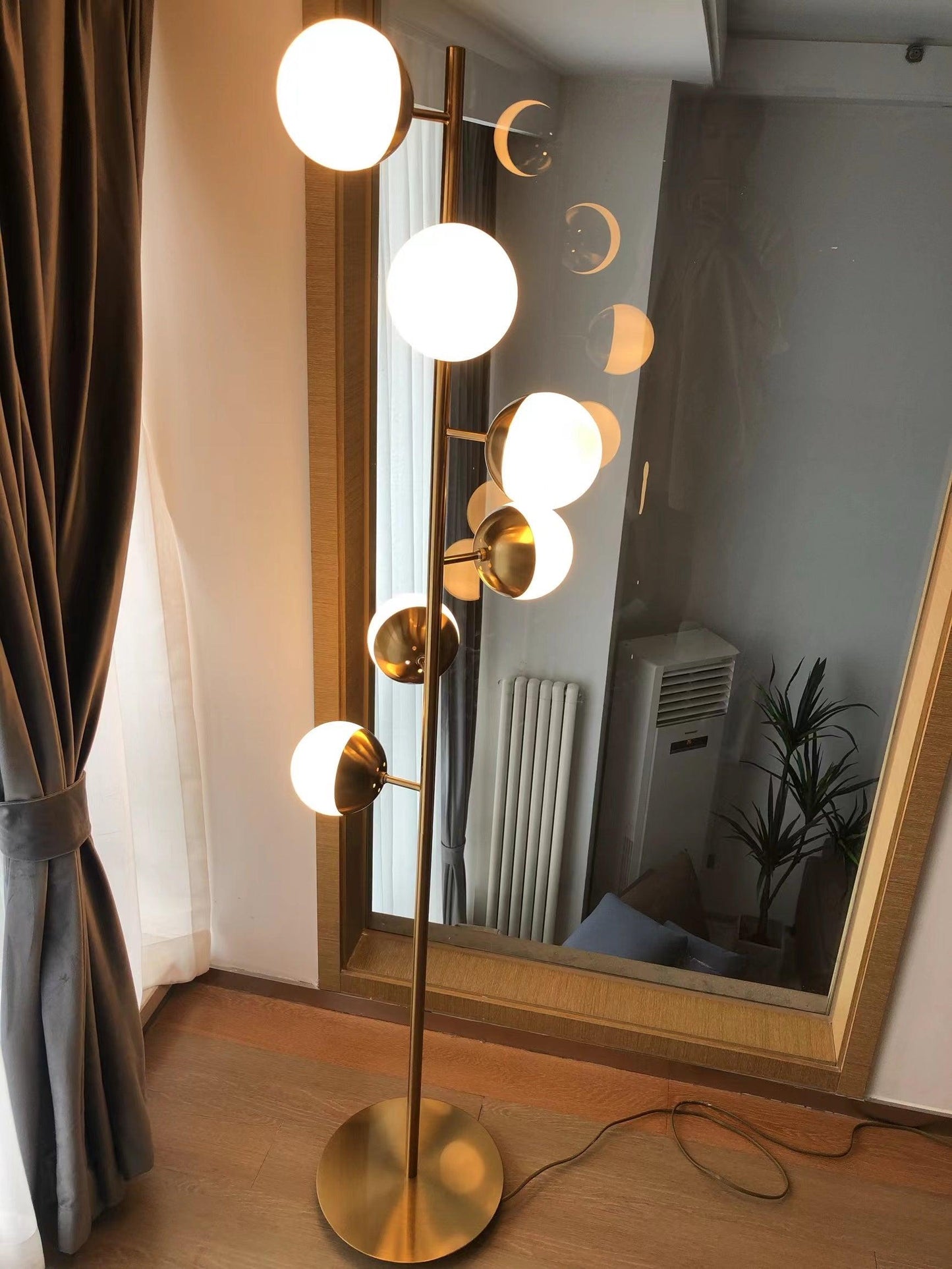 Doppler LED Boomlamp - Retro Elegante LED Staande Lamp