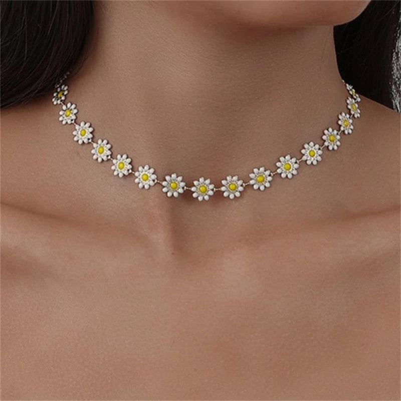 Striking Golden Daisy Necklace - Marisol