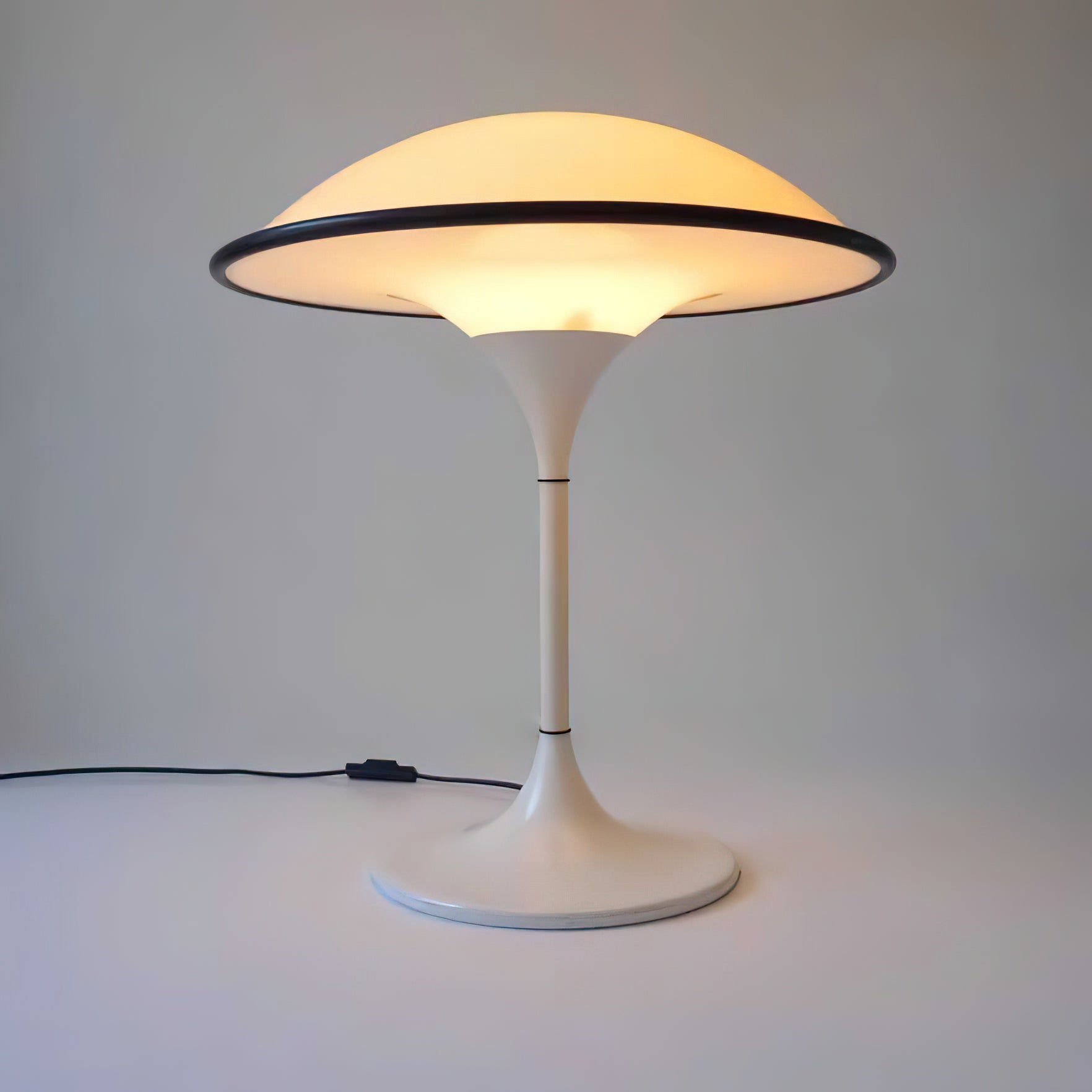 ArtistryGlow Table Lamp - Elegante Tafellamp voor Sfeervolle Verlichting