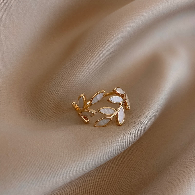 Gouden Blad Ring - Amarille Elegantie