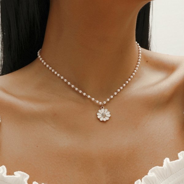 Elegante Parelketting met Betoverende Madeliefhanger - Flora