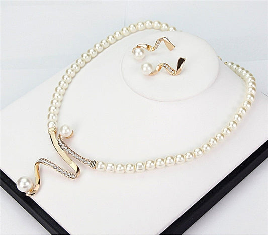 Lysanne Luxe Set van Natuurlijke Parel Halsketting en Oorbellen