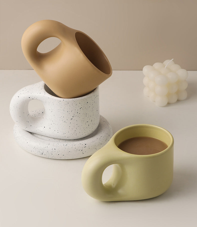 Timeless Elegance - Minimalistische Porseleinen Kop en Schotel Set