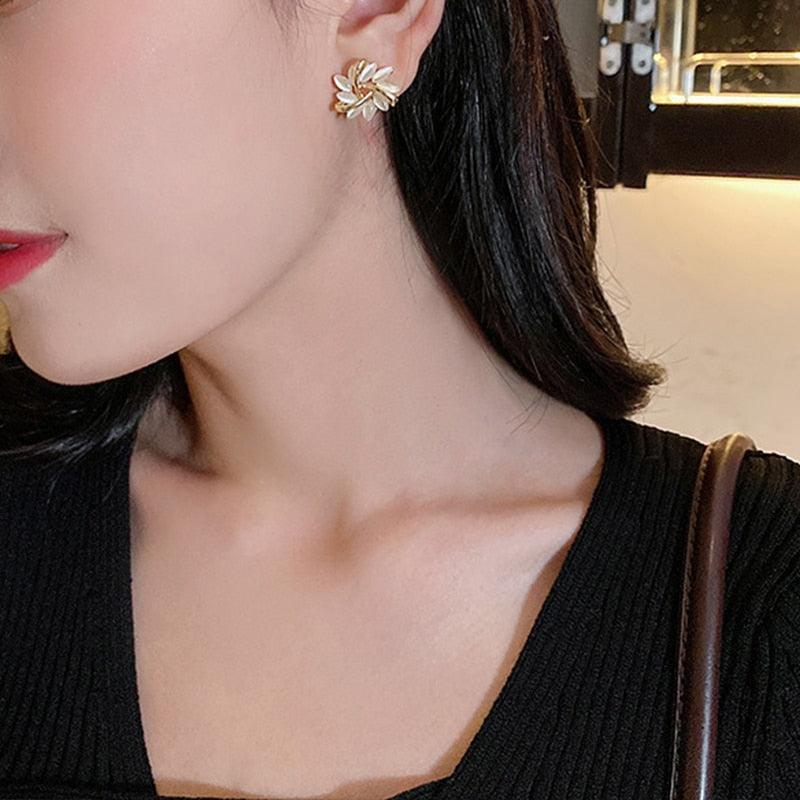BlossomStud Earrings – Elegante Sakura Oorbellen