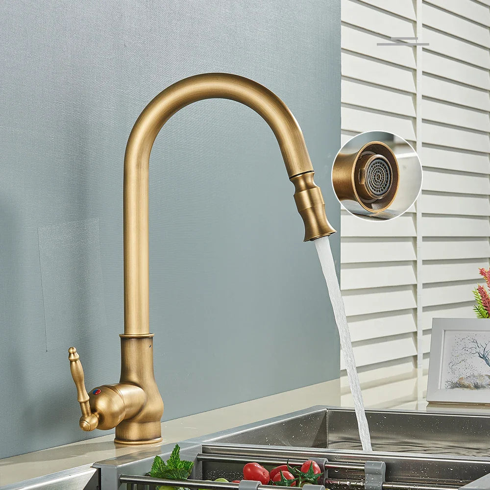 VintageTap – Retro Keukenkraan met Messing Afwerking