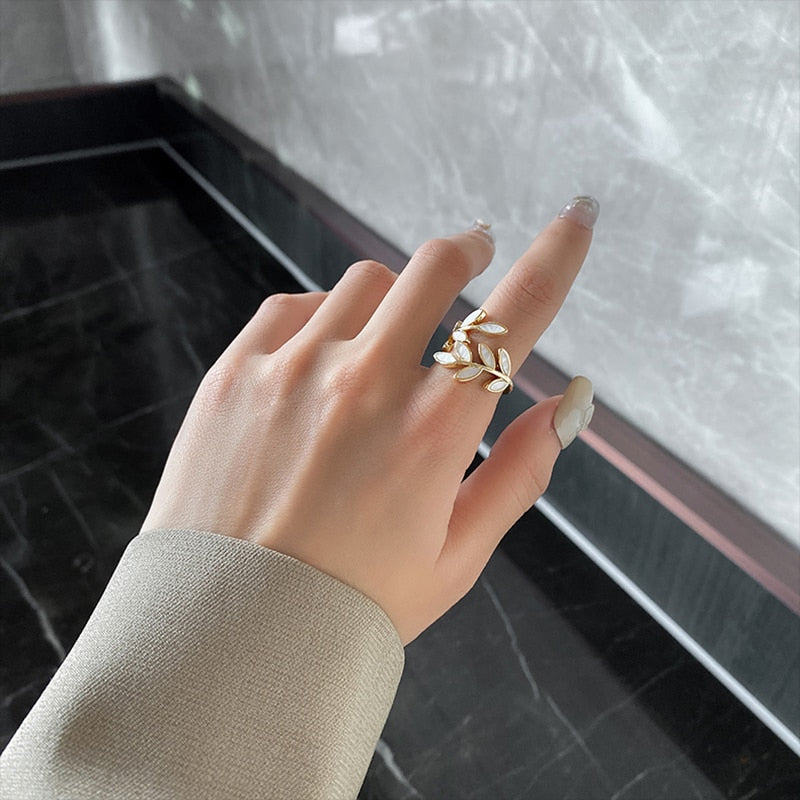Gouden Blad Ring - Amarille Elegantie