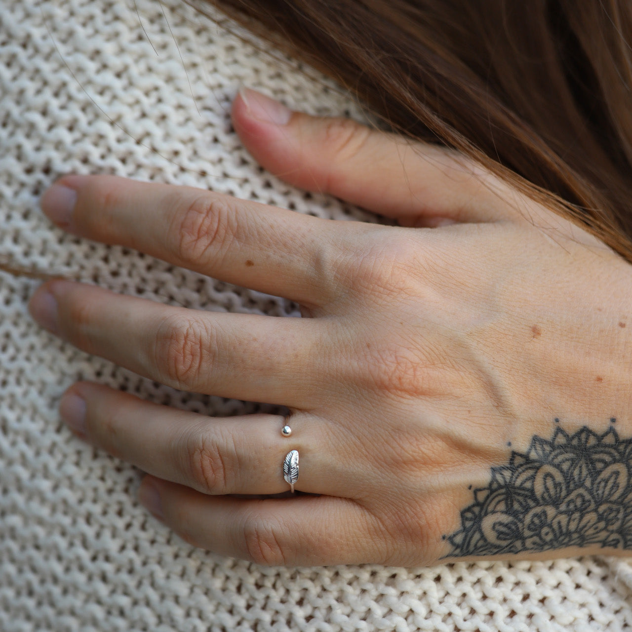 SilverPlume Ring – Elegante Zilveren Ring met Veermotief