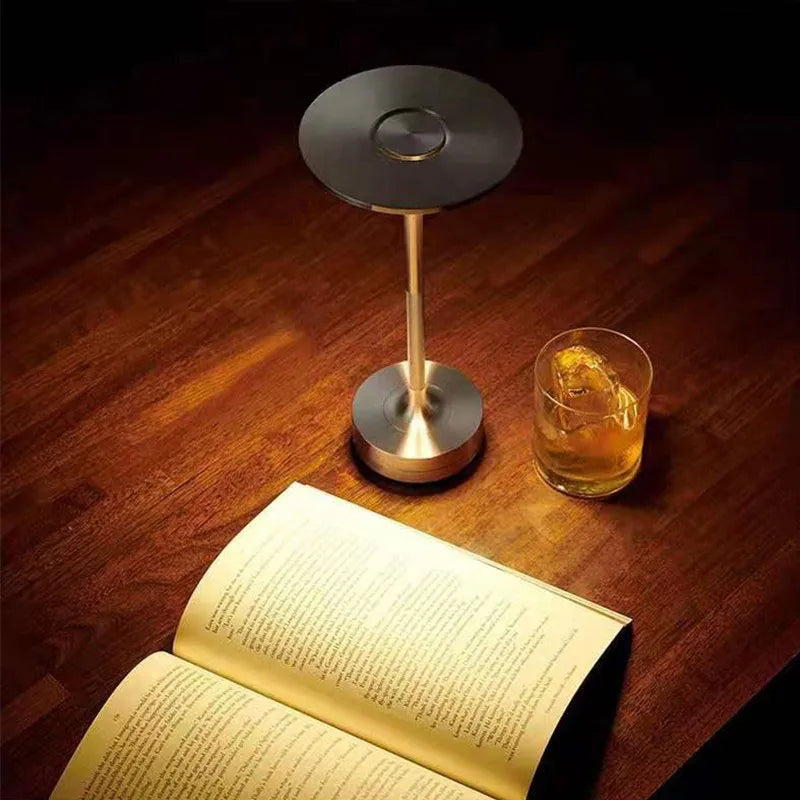 Industriële Dimbare Lamp met Rustiek Design – Zilver & Goud