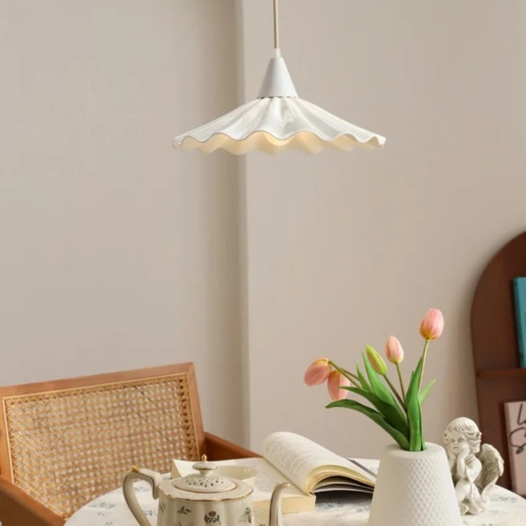 Moderne Witte Keramische Hanglamp met Unieke Ribbel Ontwerp