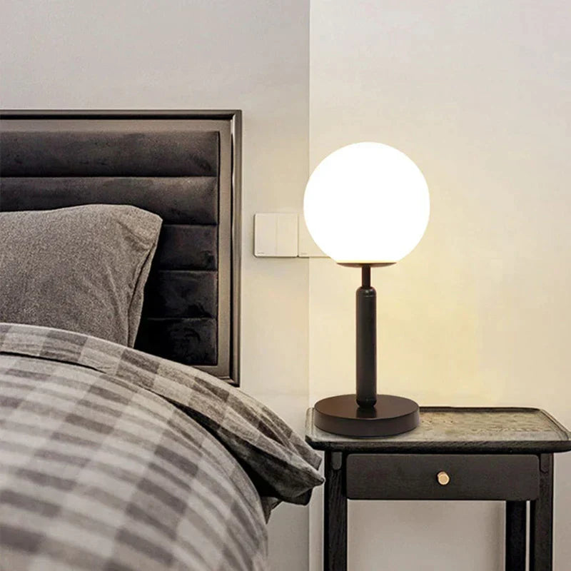 Stijlvolle Messing & Glas LED Tafellamp – GlowSphere