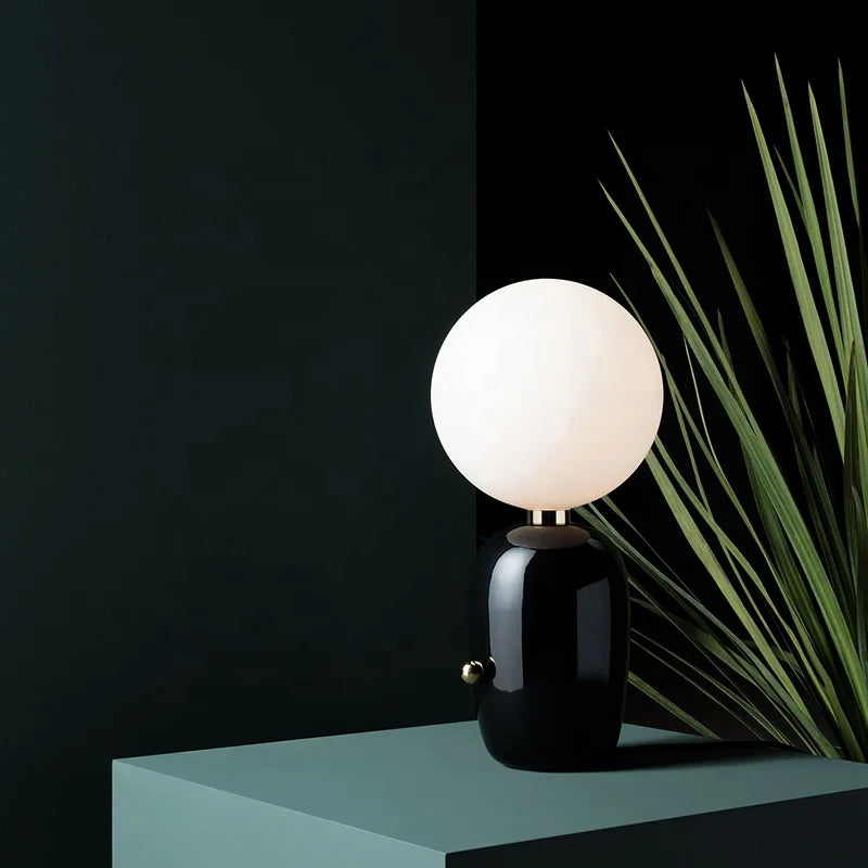 Scandinavische Luxe Tafellamp: WinterGlo Verlichting met Stijl
