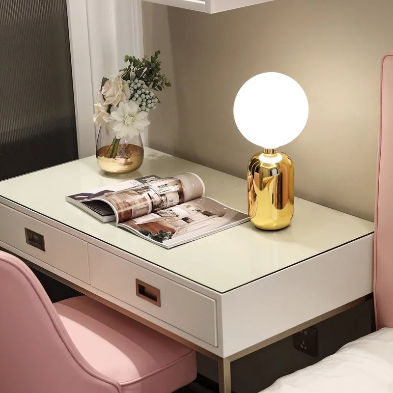 Scandinavische Luxe Tafellamp: WinterGlo Verlichting met Stijl